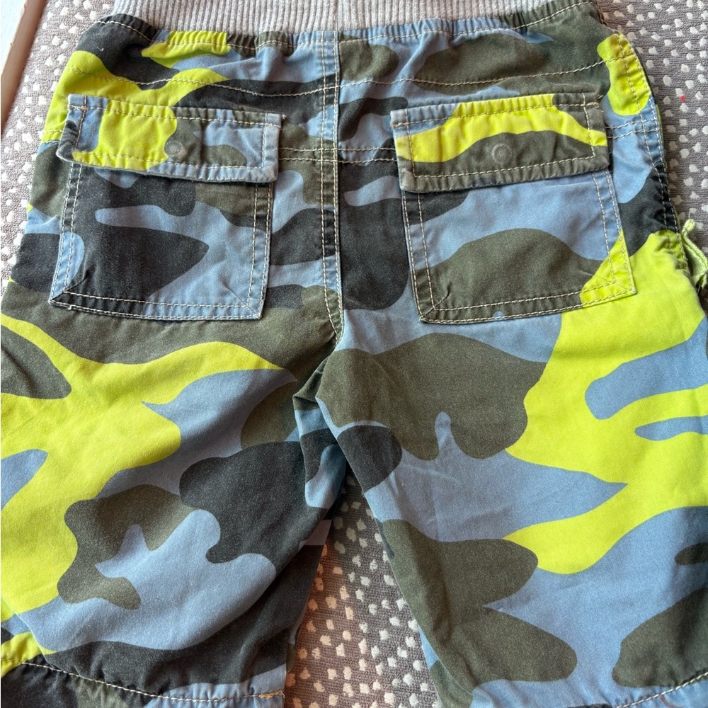 Mini boden camouflage cargoshorts size 4 elasticized waistbands drawstring cords - Picture 4 of 6